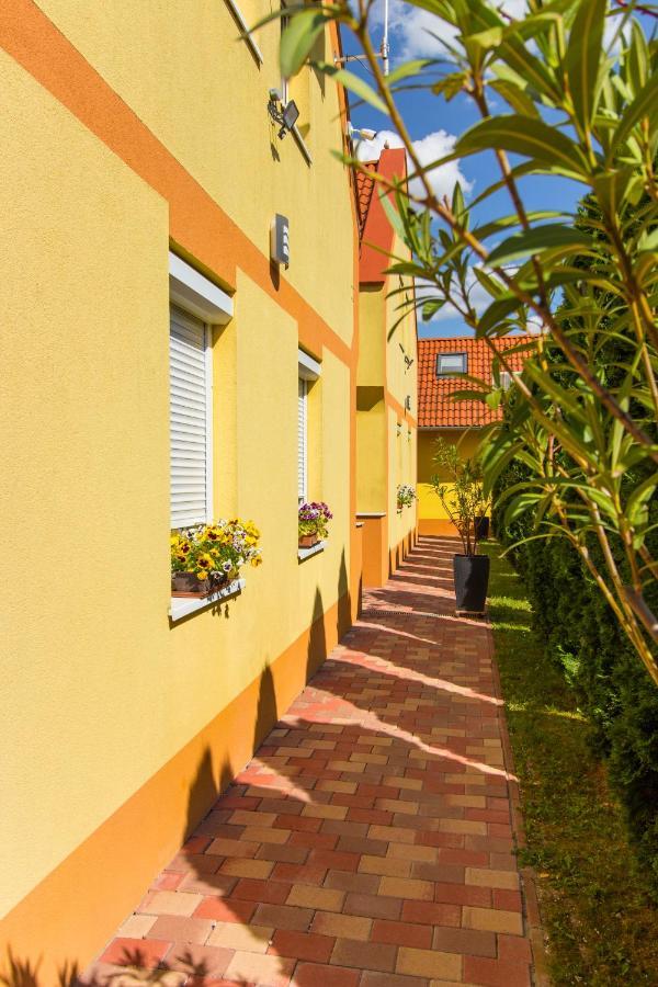 Ponty-Lak Panzio Guest House Dávod Екстериор снимка