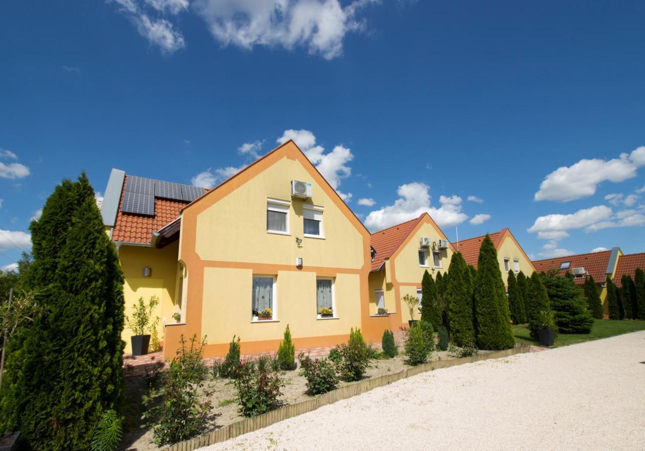 Ponty-Lak Panzio Guest House Dávod Екстериор снимка