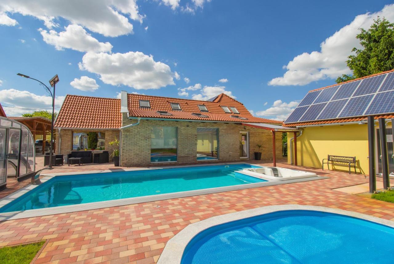 Ponty-Lak Panzio Guest House Dávod Екстериор снимка