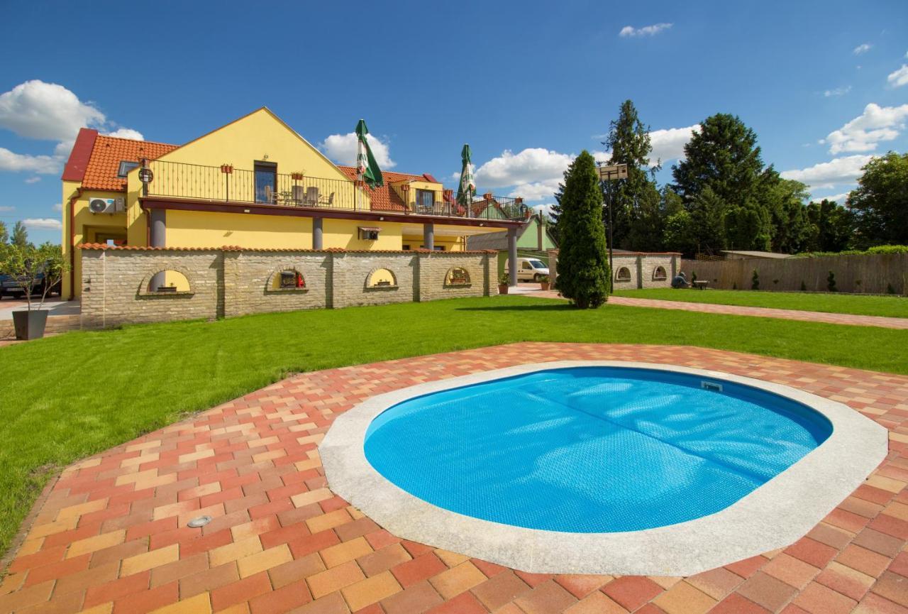 Ponty-Lak Panzio Guest House Dávod Екстериор снимка