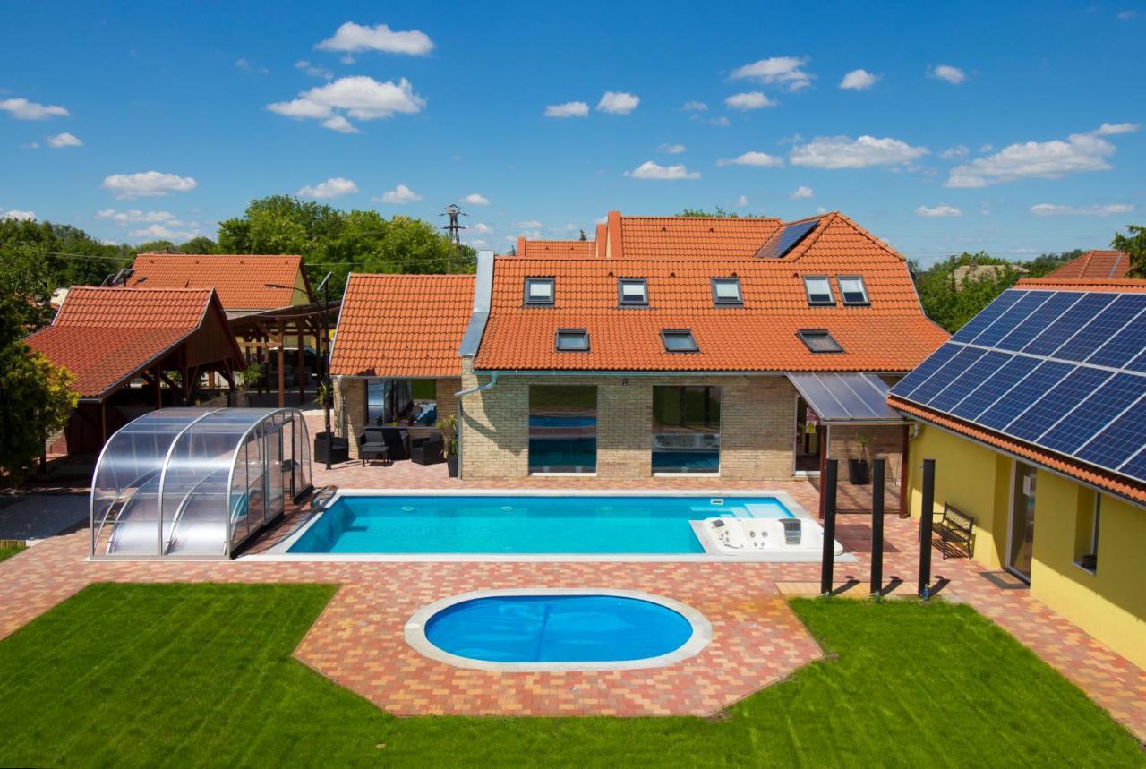 Ponty-Lak Panzio Guest House Dávod Екстериор снимка